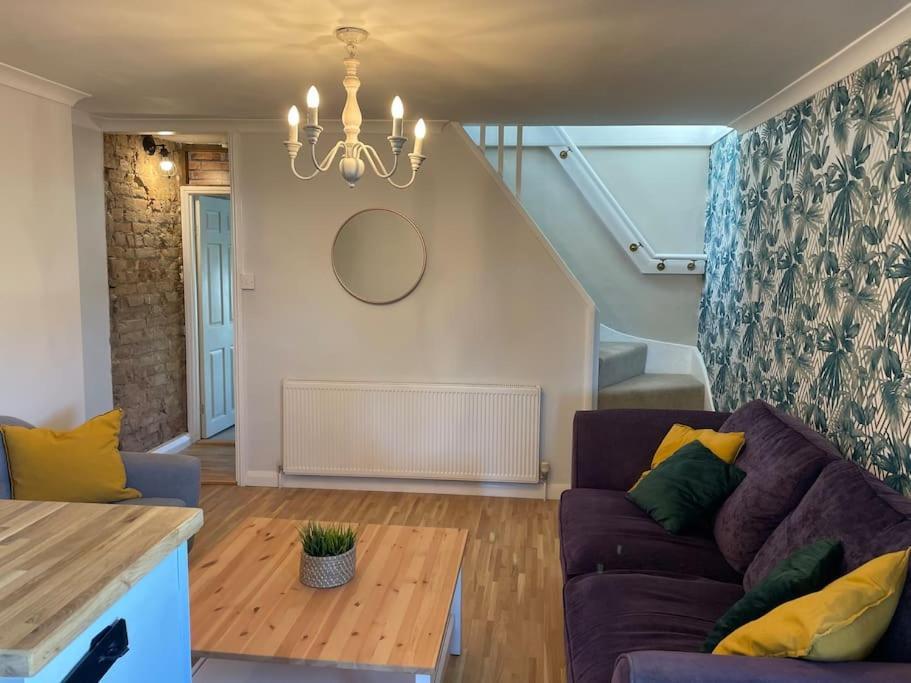 Stylish & Spacious 2 Storey, 3 Bed Apartment Gravesend Exterior photo
