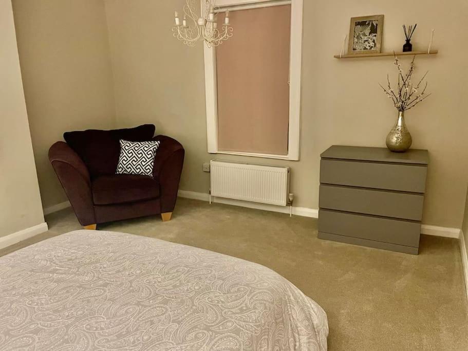 Stylish & Spacious 2 Storey, 3 Bed Apartment Gravesend Exterior photo